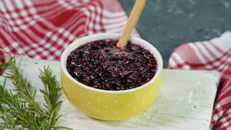 Zumo y mermelada de aronia de una sola cosecha