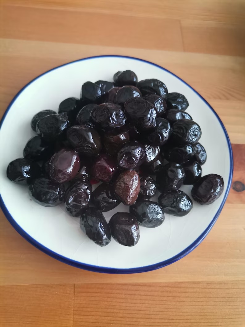 Aceitunas negras curadas en sal: conservar sin agua ni vinagre